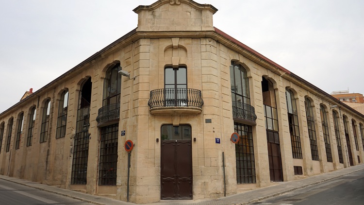 Fachada-de-la-zona-de-empresas-del-PTUR